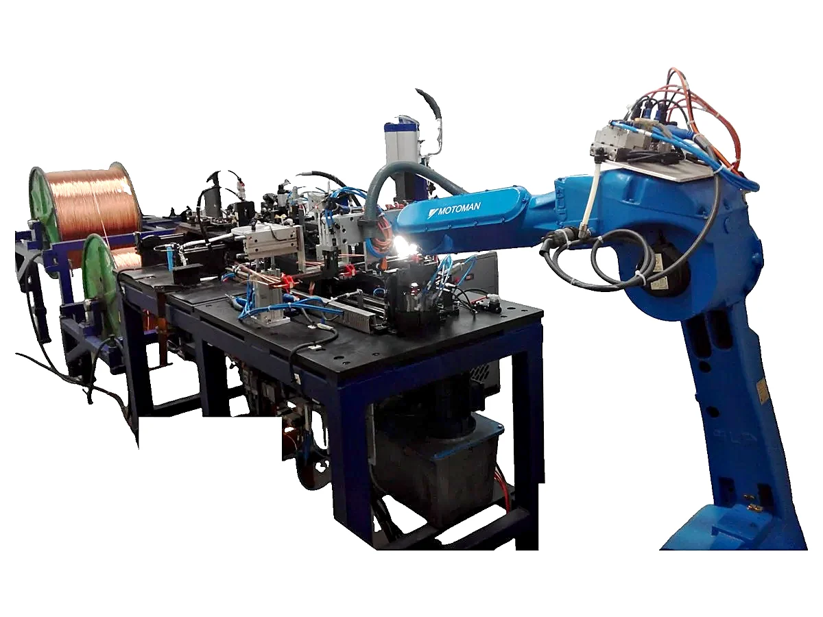 Máquina especial automatizada con robot industrial y alimentación de hilo de cobre