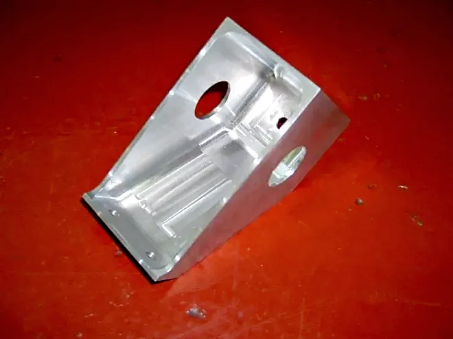 Soporte de aluminio mecanizado
